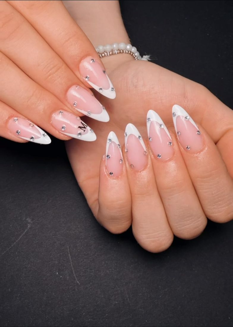 Nude Nägel mit Glitzer